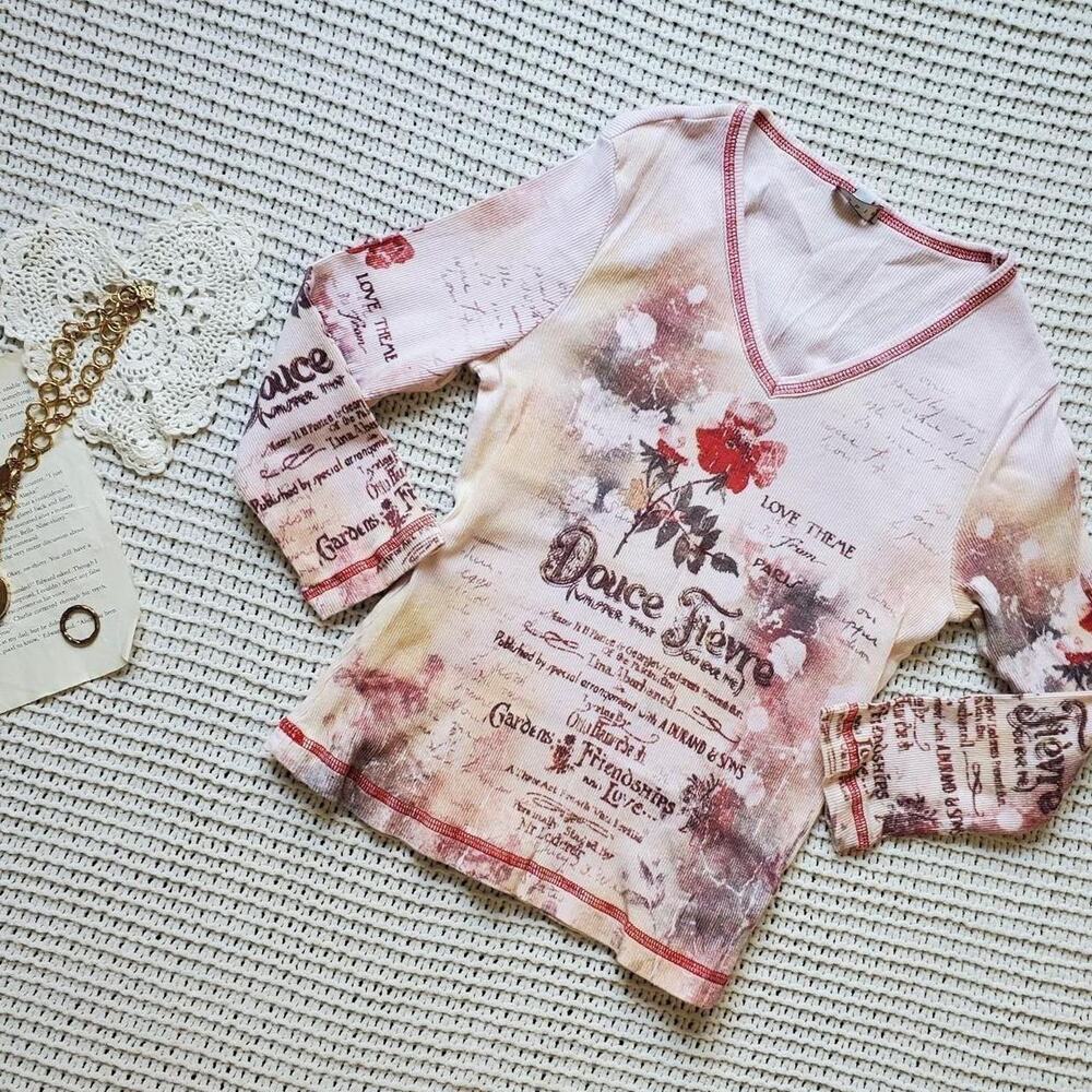 Lapis vintage inspired graphic 3/4 sleeve vneck top